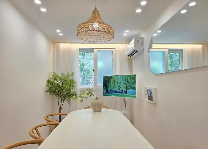 Sunny Villa
